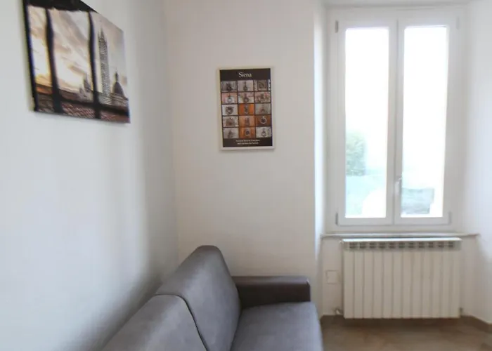 Апартаменты The House Outside The Walls Сиена