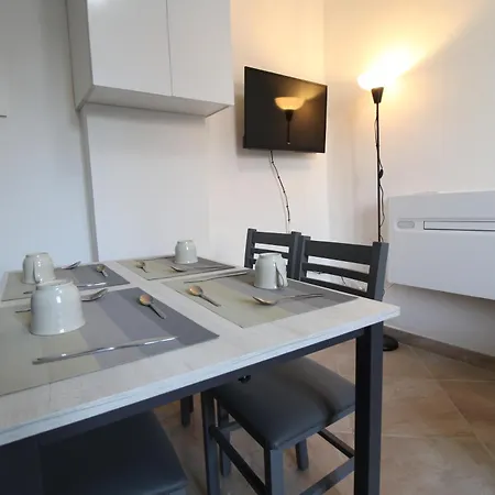 The House Outside The Walls Apartamento Siena