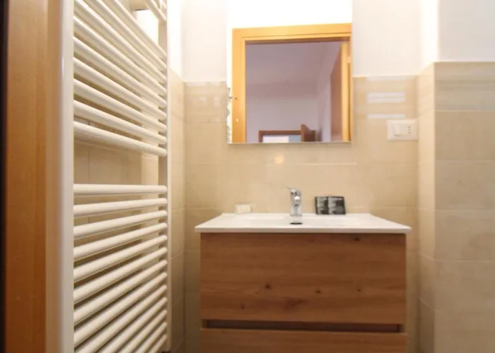 The House Outside The Walls * Σιένα