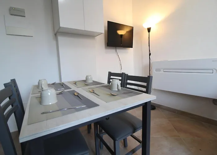 The House Outside The Walls Apartamento Siena