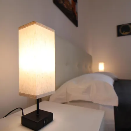 The House Outside The Walls 锡耶纳