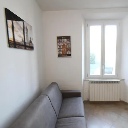 아파트 The House Outside The Walls 시에나