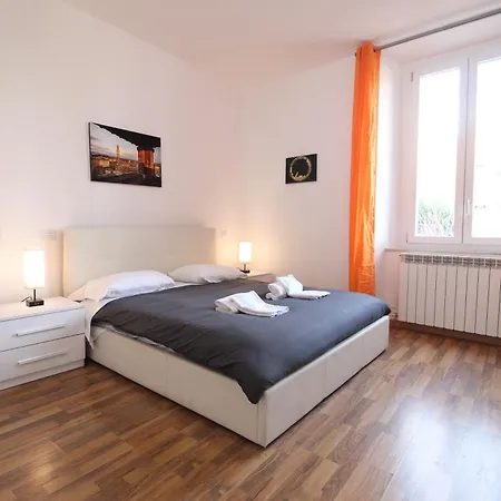 아파트 The House Outside The Walls *